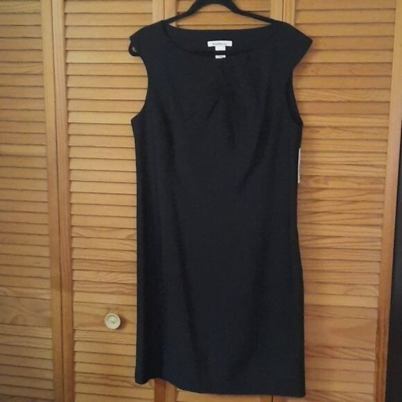 Laundry by Design Dresses & Skirts - Laundry by Design Black Decorative Pleated Collar Sleeveless Sheath Dress Size14